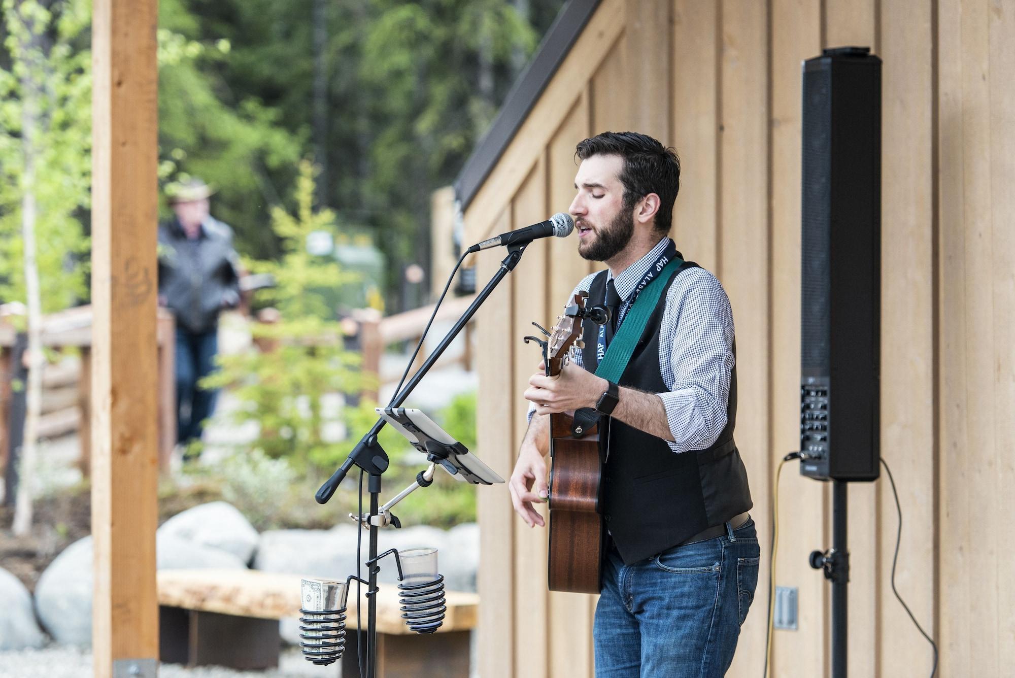 Varios  Holland America Denali Lodge