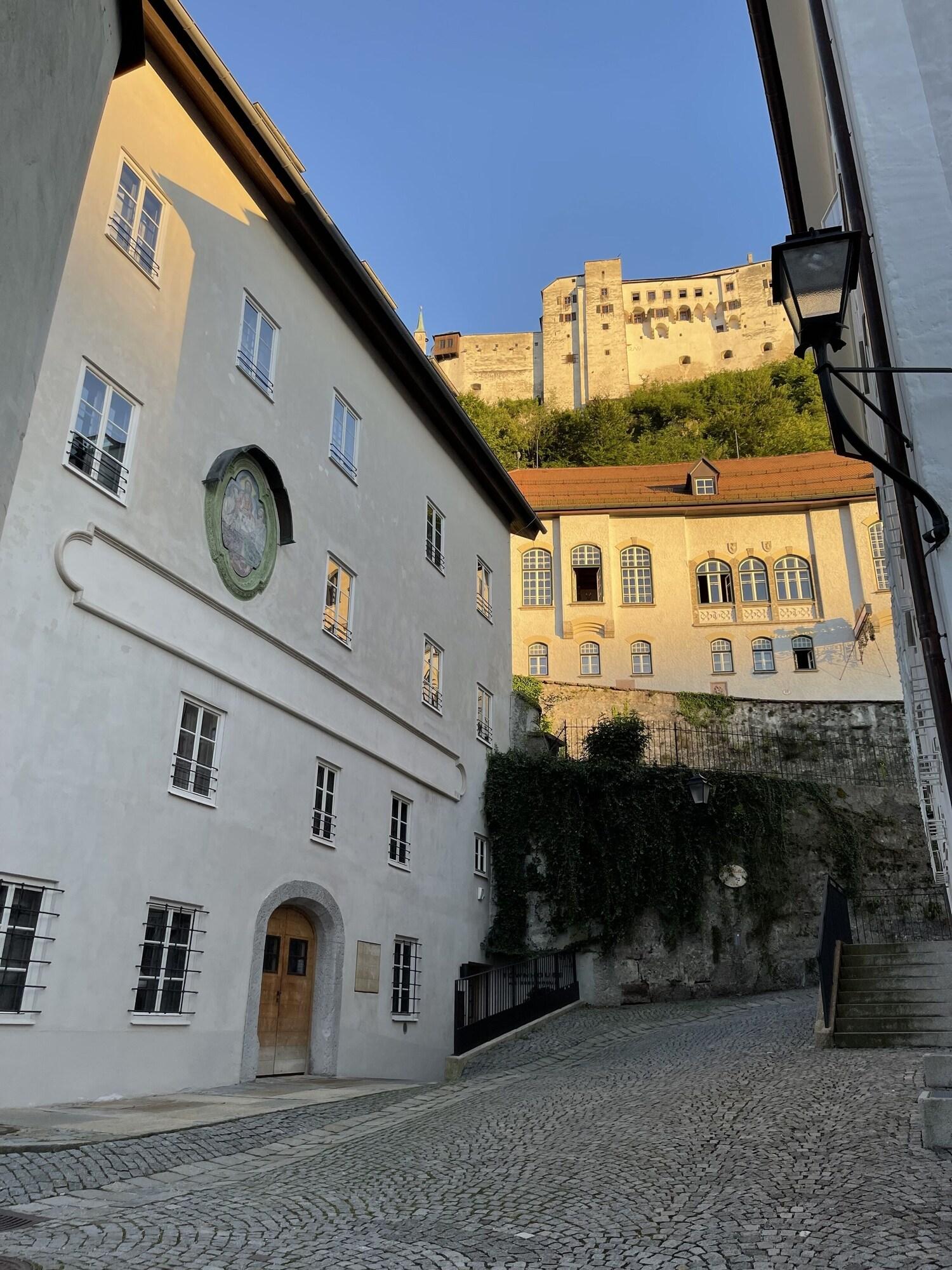 Varios Townhouse Weisses Kreuz