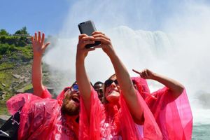 Actividad - Medio día en las cataratas del Niágara con excursión en barco y degustación de arce y chocolate - Parte canadiense
