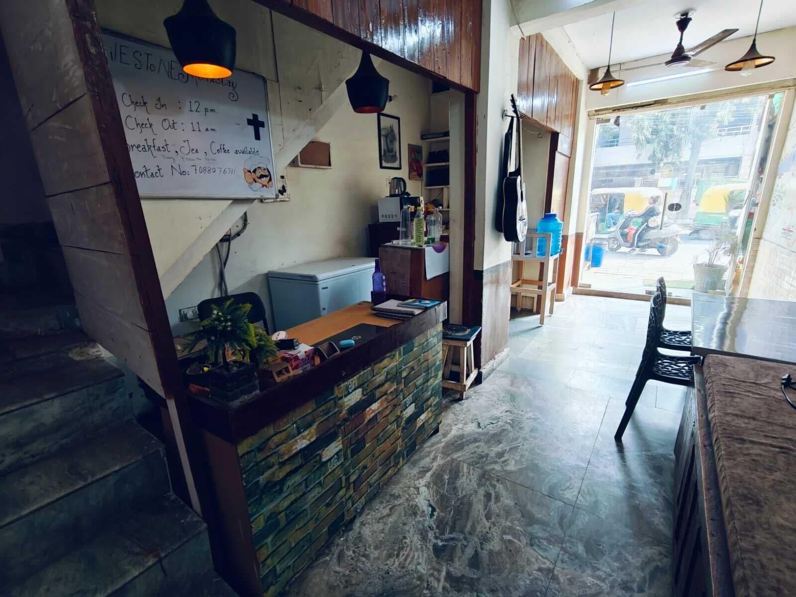 Vista Lobby Milestone Homestay Agra