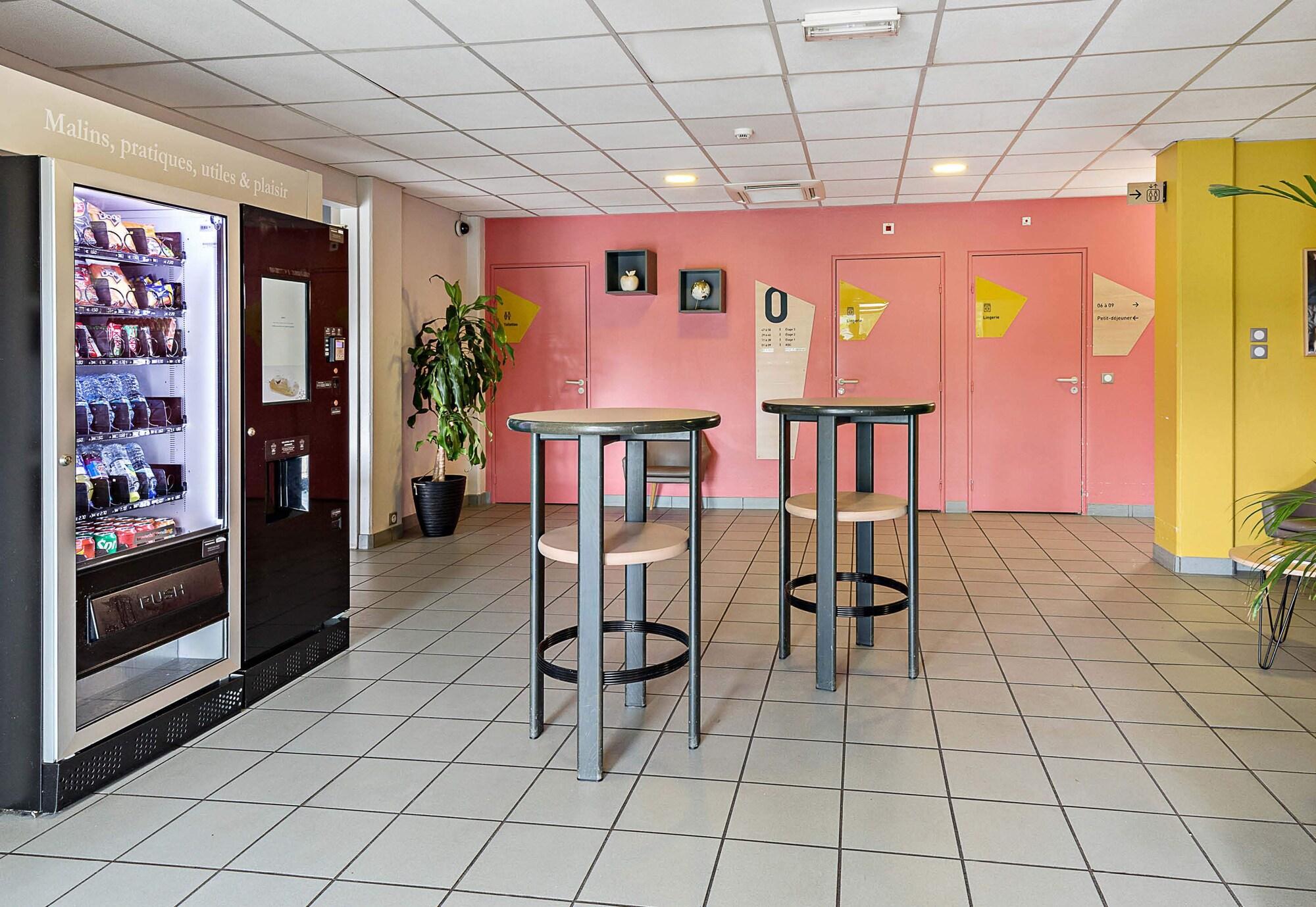Vista Lobby B&B HOTEL Rouen Saint-Etienne-du-Rouvray
