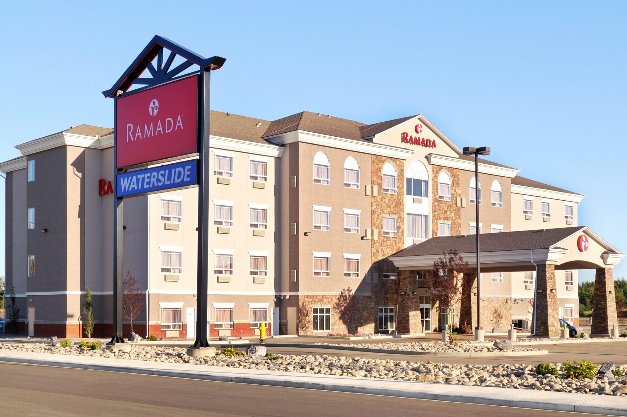Vista Exterior Ramada by Wyndham Lac La Biche