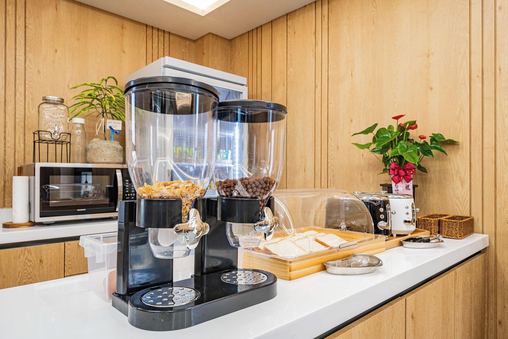 Restaurant Mokpo Brown Dot Hotel Namak Branch