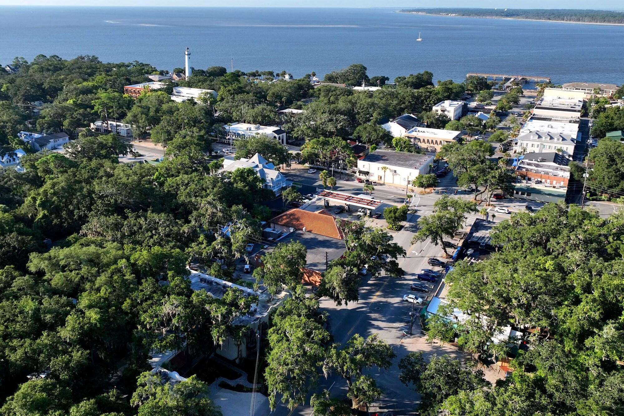 Vista Exterior Village Inn and Pub - Adults Only