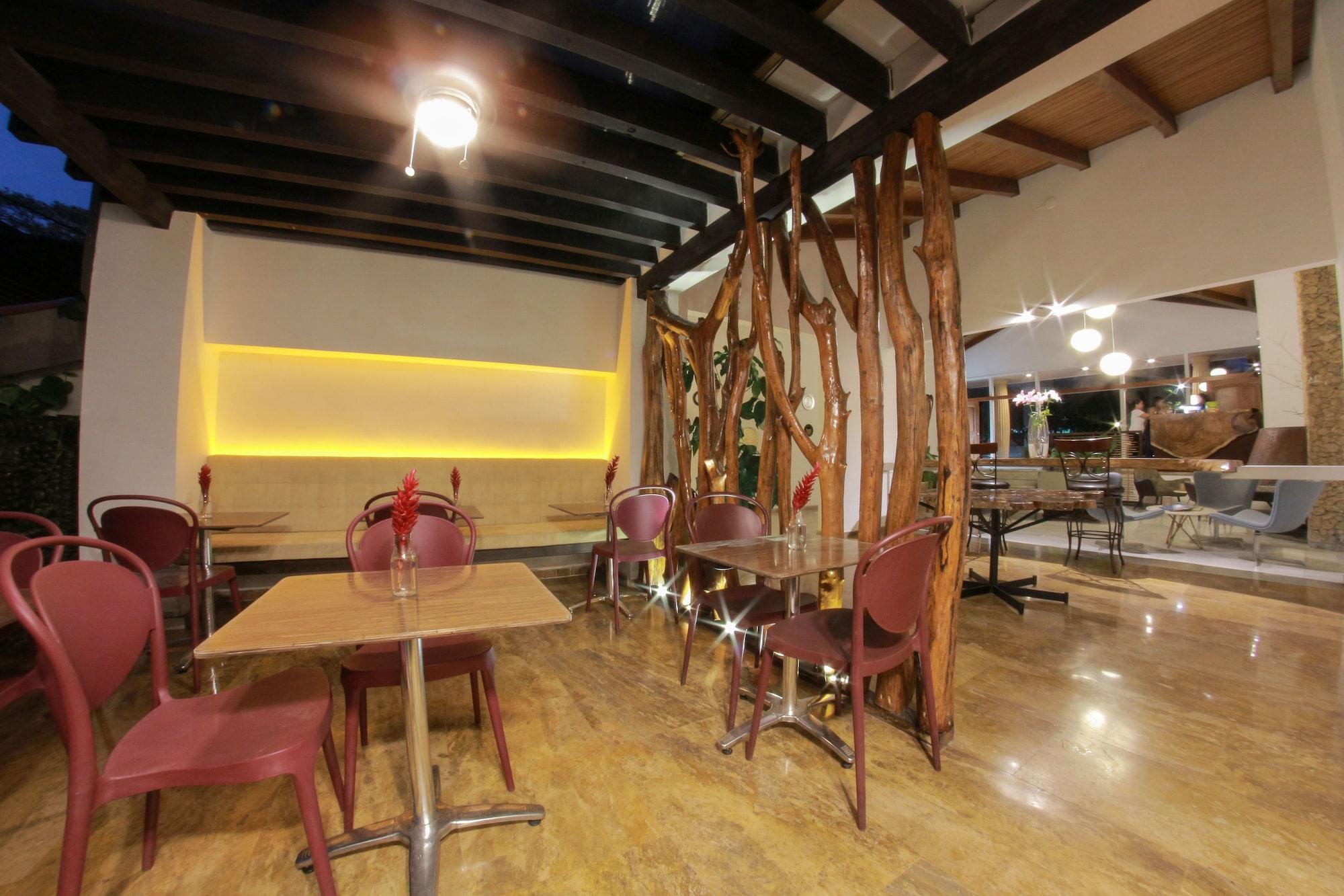 Bar/Salón Royal Garden Hotel Boutique