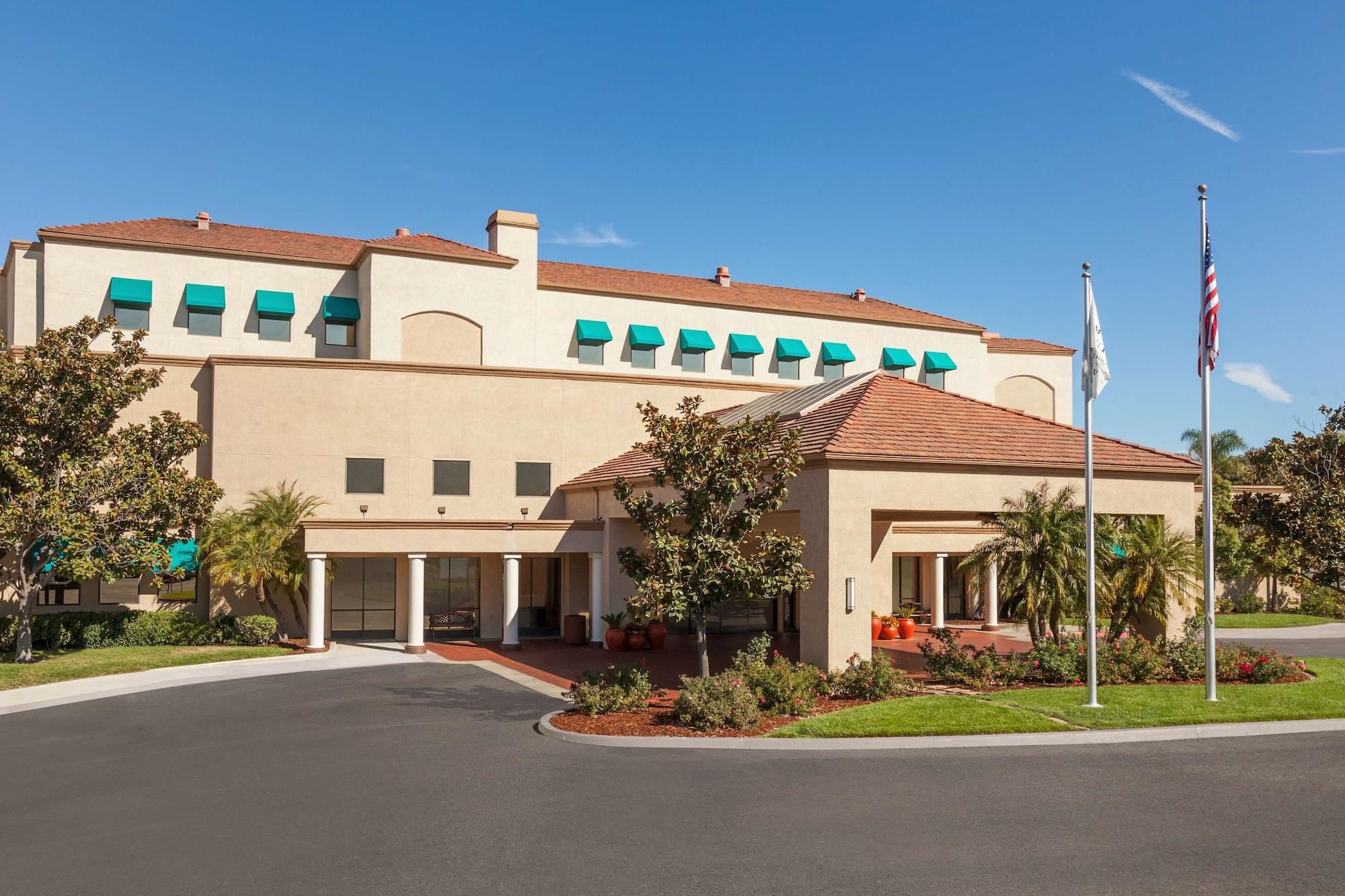 Vista Exterior Embassy Suites by Hilton Temecula Valley Wine Country