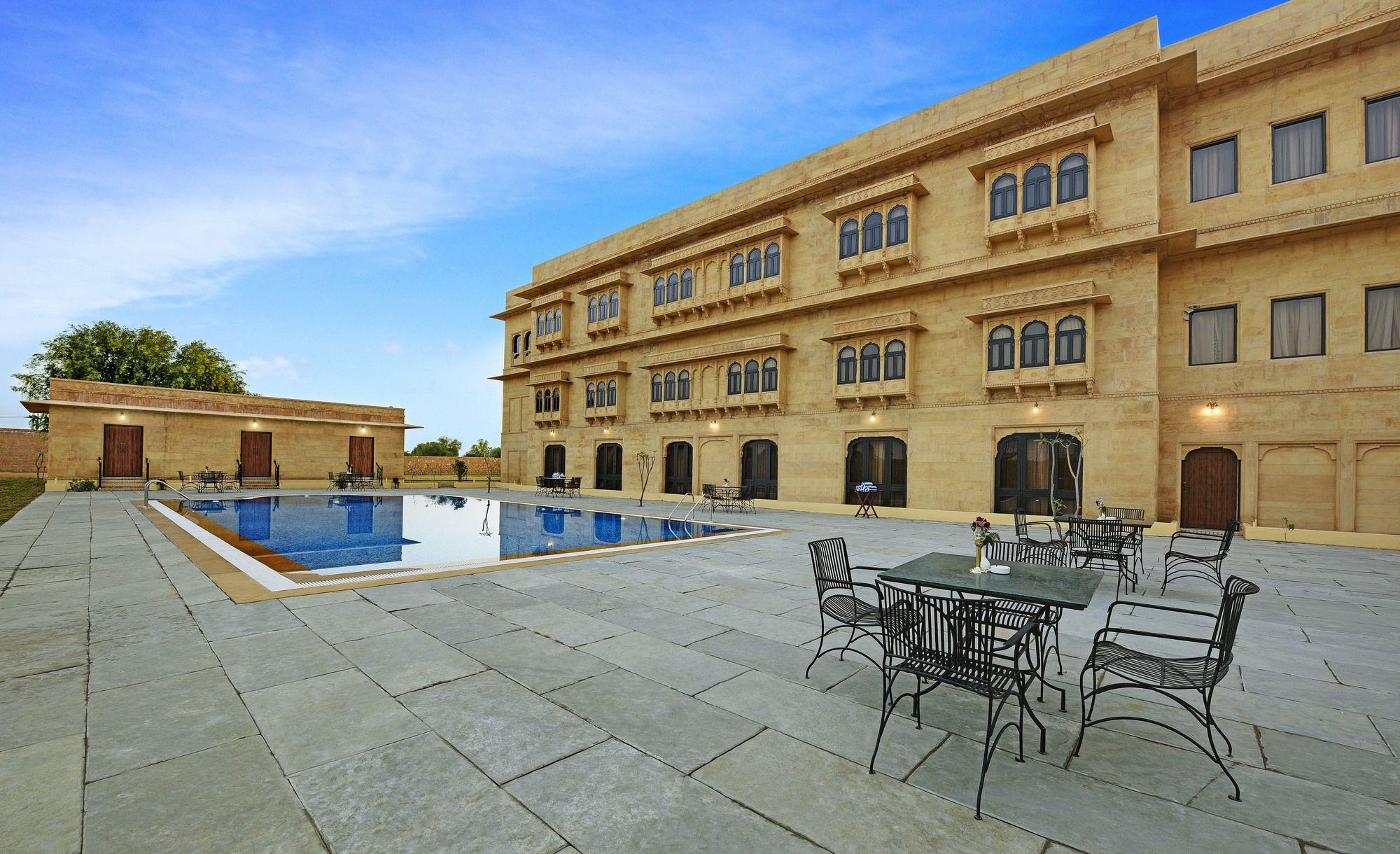 Vista Piscina The Desert Palace