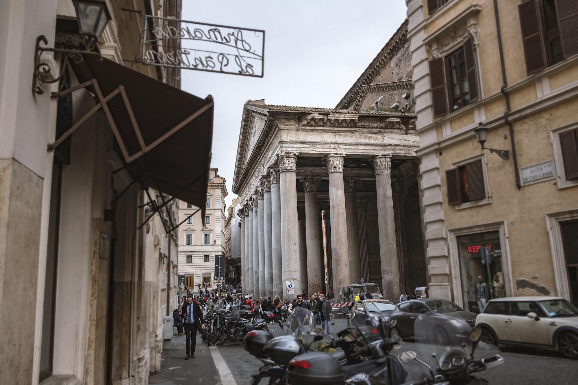 Vista Exterior Delsi Suites Pantheon