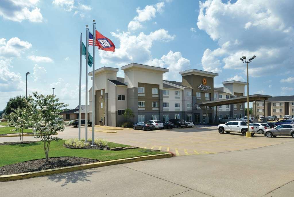 Vista Exterior La Quinta Inn Suites By Wyndham Fayetteville