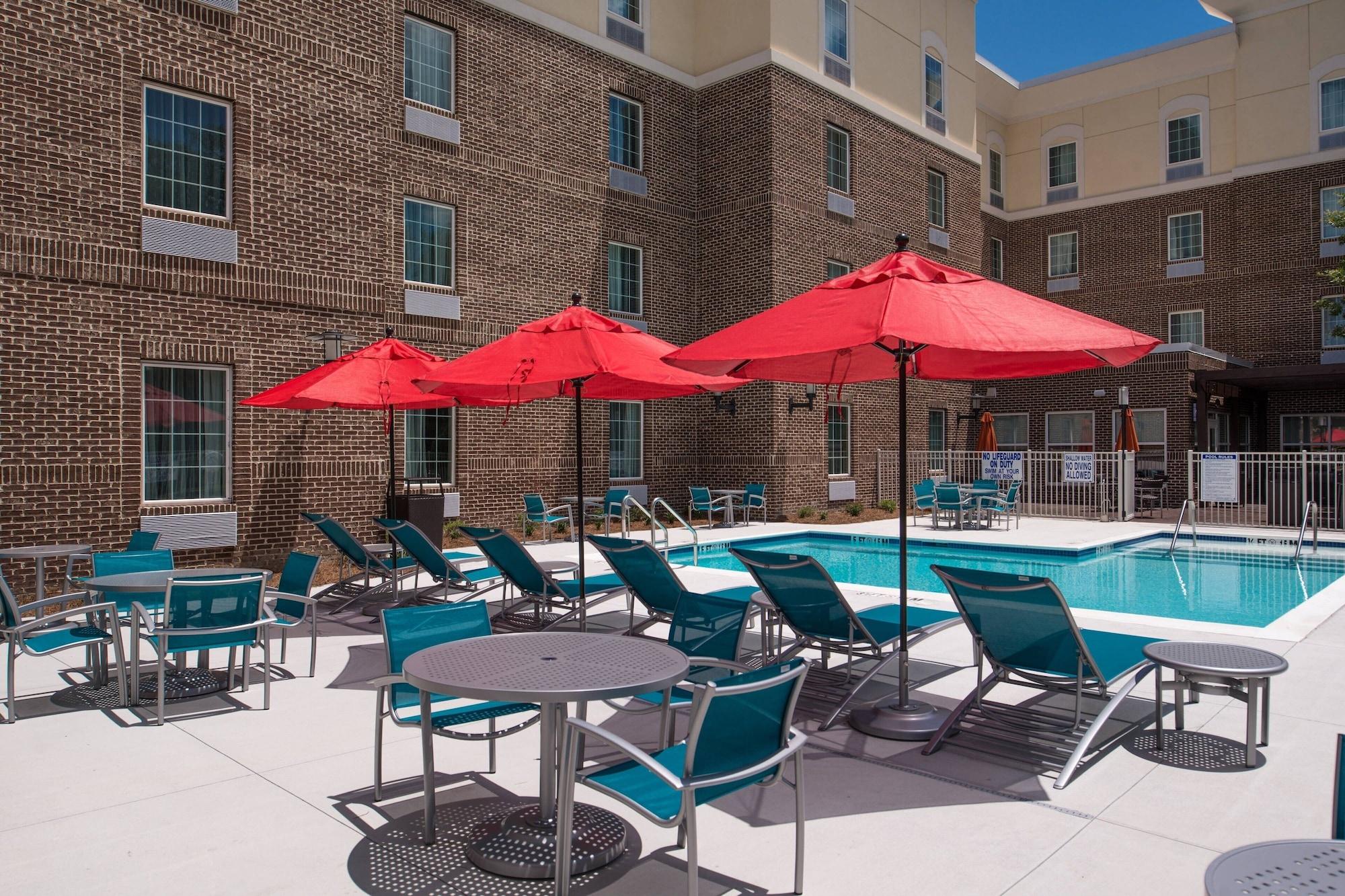Vista Piscina TownePlace Suites by Marriott Charleston-West Ashley