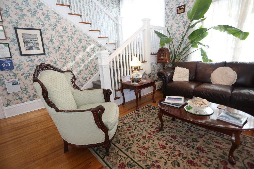 Vista Lobby Atlantic House Bed and Breakfast