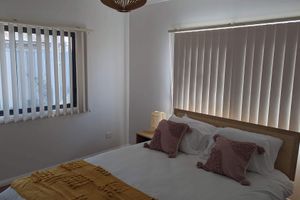 Renta temporal - 1 bedroom guesthouse near airport with private access and parking