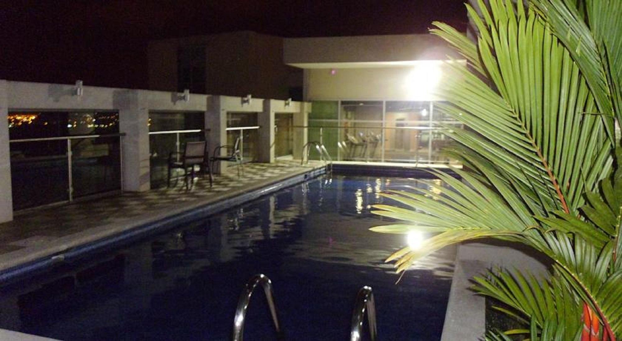 Vista Piscina Suite Riverfront 1410