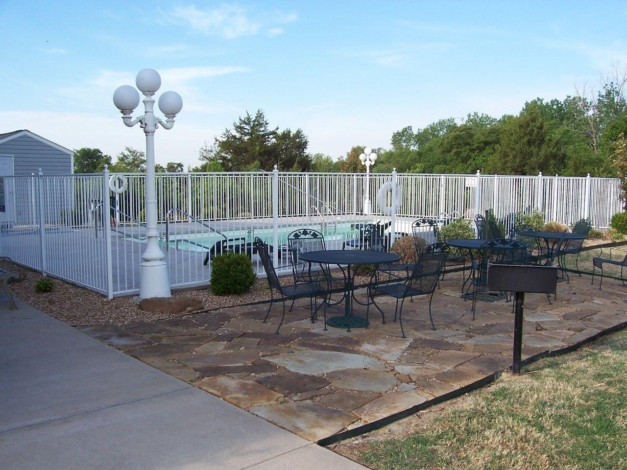 Vista Piscina Motel 6 McAlester, OK - South