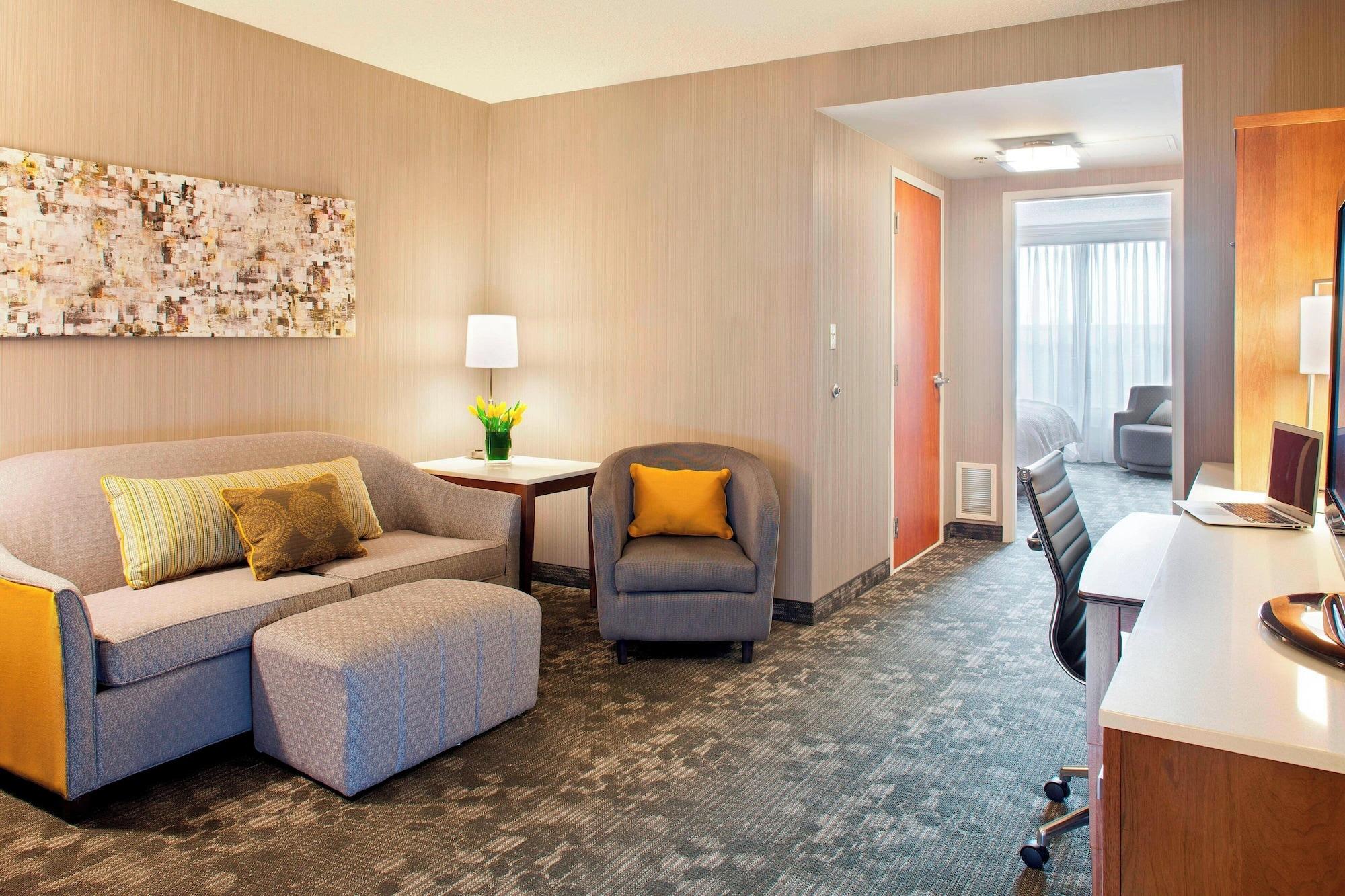 Habitación Courtyard by Marriott Pueblo Downtown