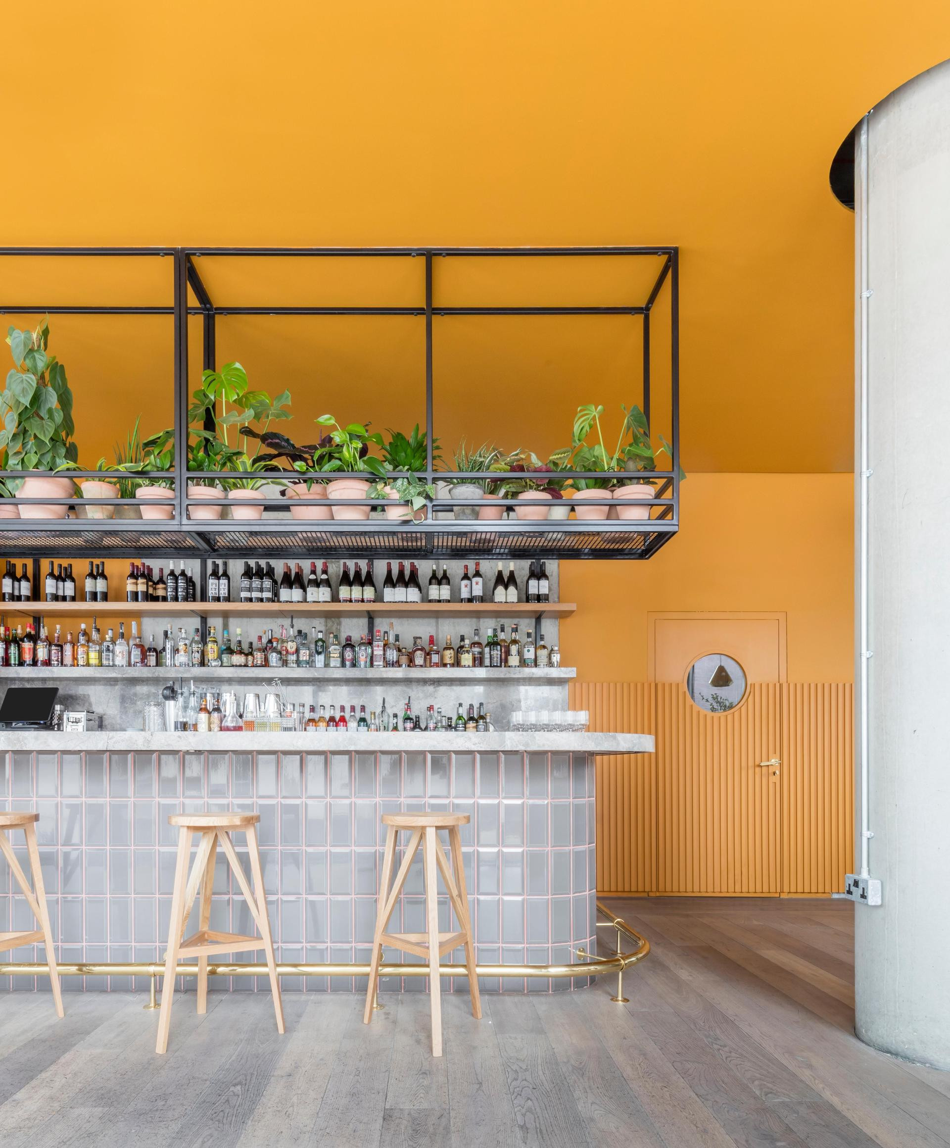 Bar/Salón Leman Locke
