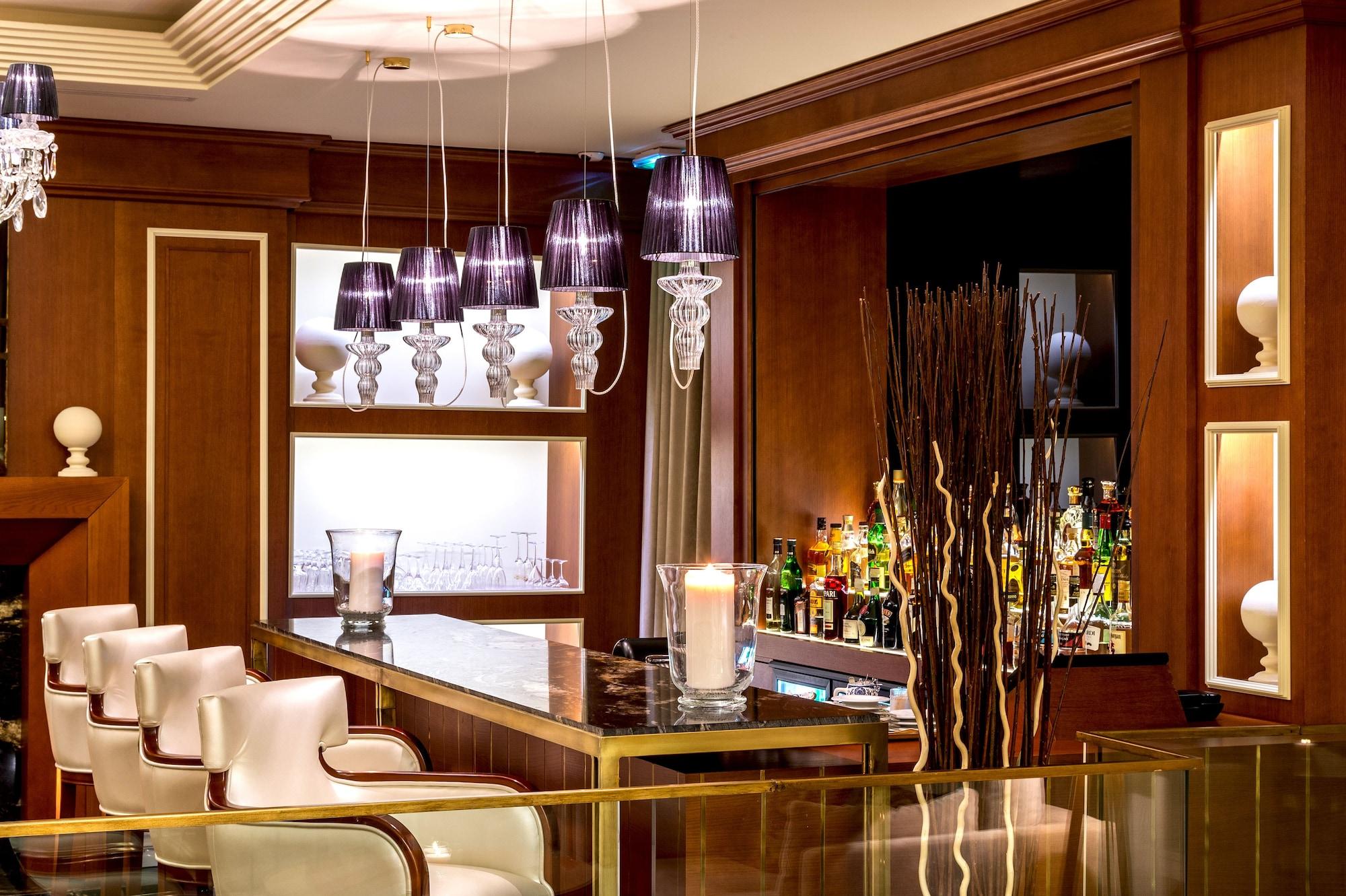 Bar/Salón Hotel Century