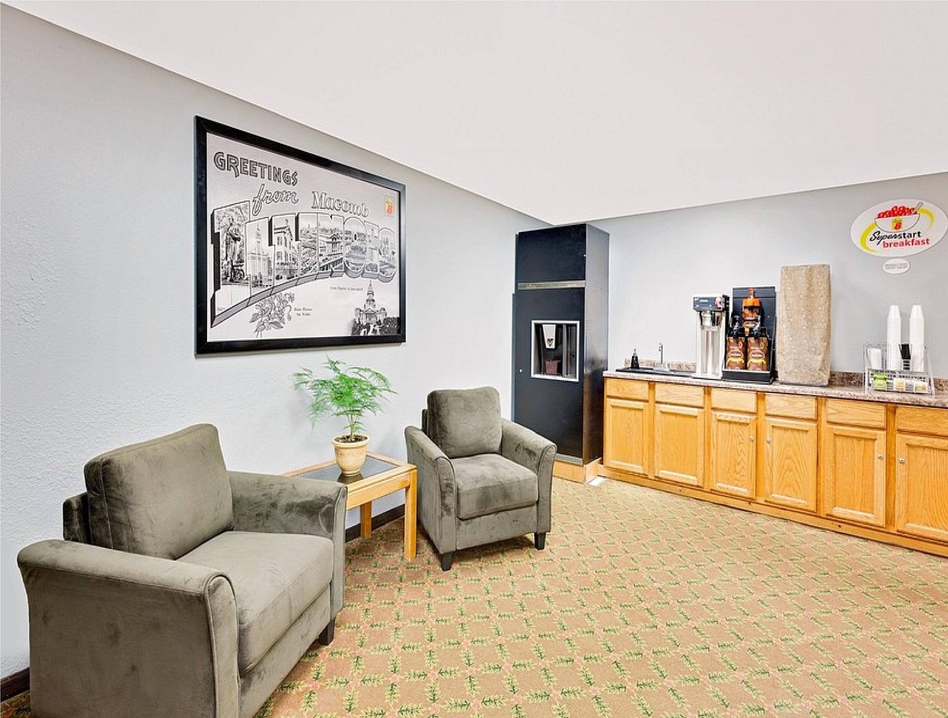 Vista Lobby Super 8 by Wyndham Macomb