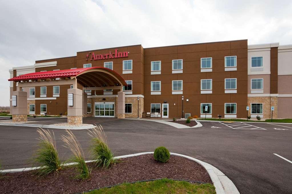 Vista Exterior Americinn By Wyndham Waupun