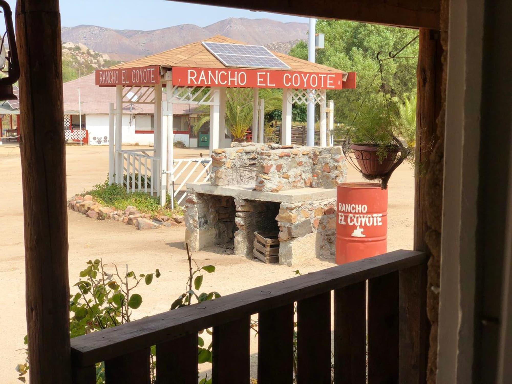 Varios El Coyote Ranch