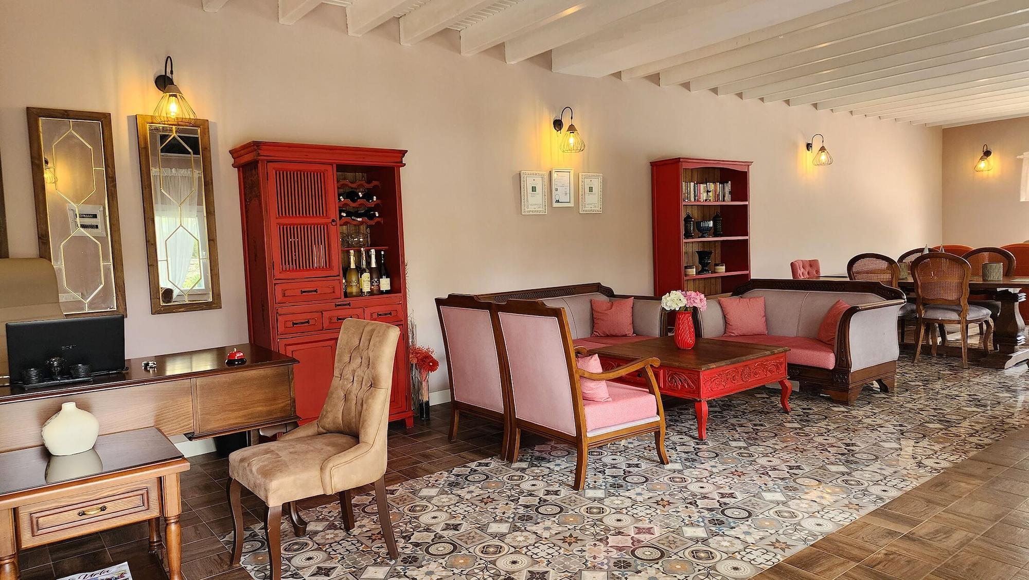 Vista Lobby Otel Naturla Göl Evi