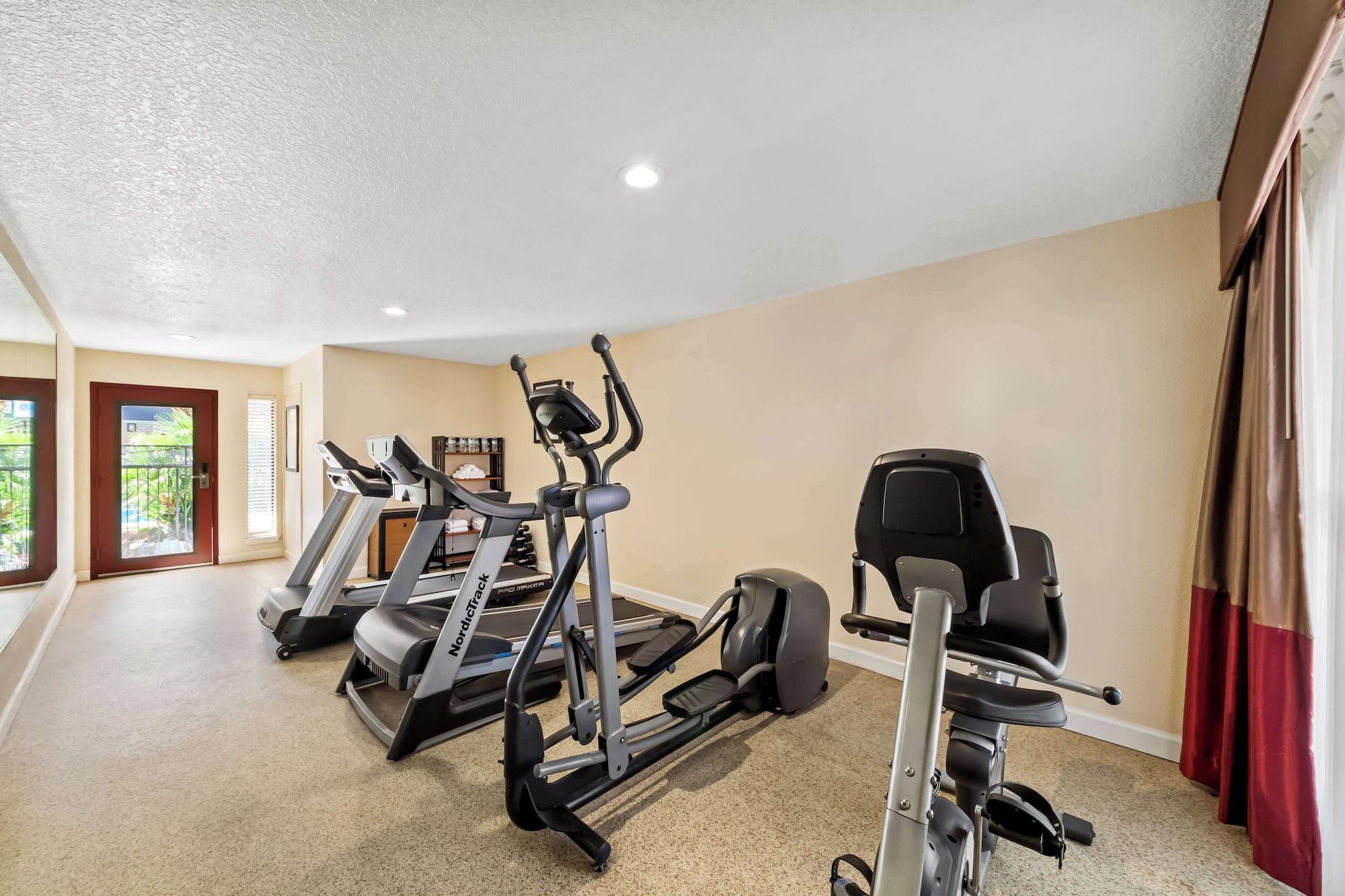 Gimnasio SureStay Plus by Best Western San Antonio Fiesta Inn