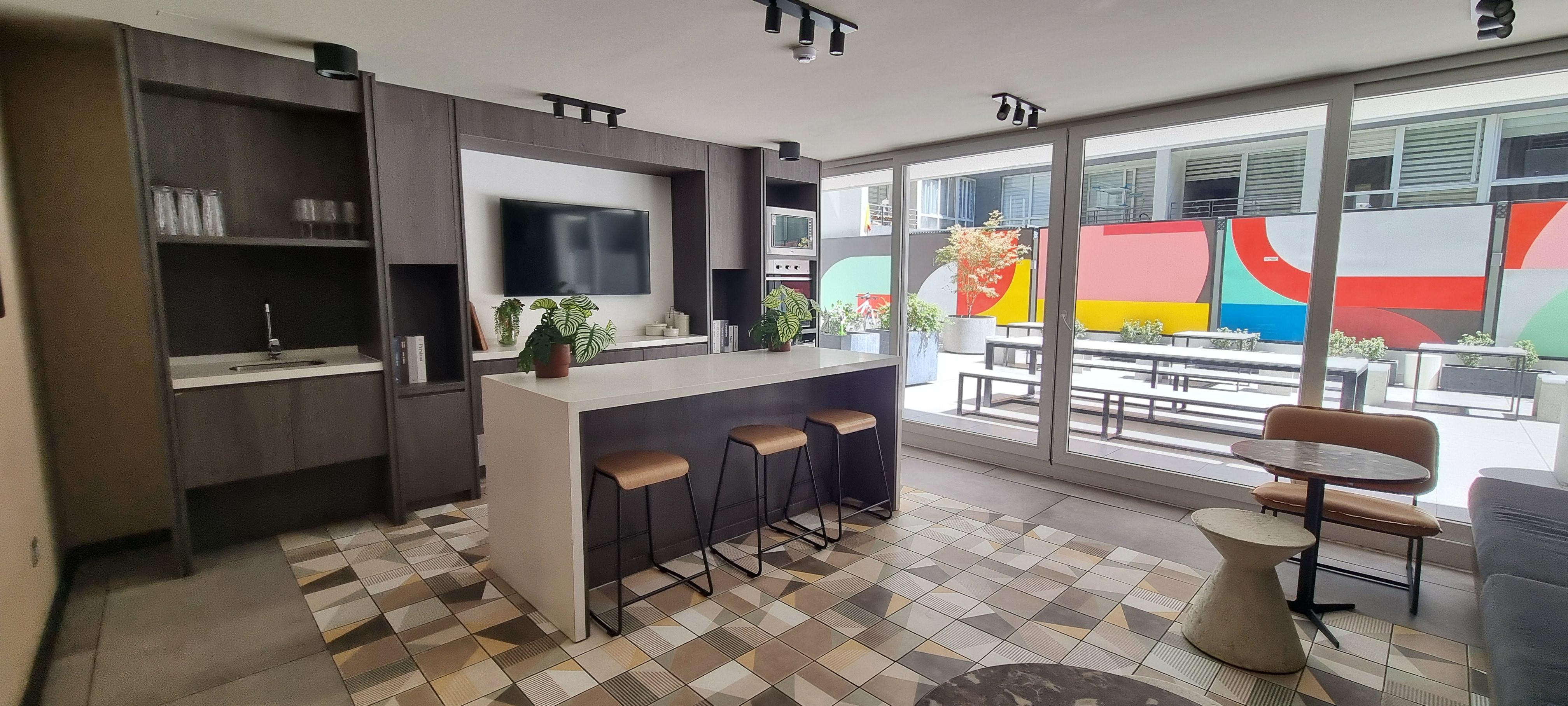 Bar/Salón Moderno Estudio en Santiago cerca del Metro