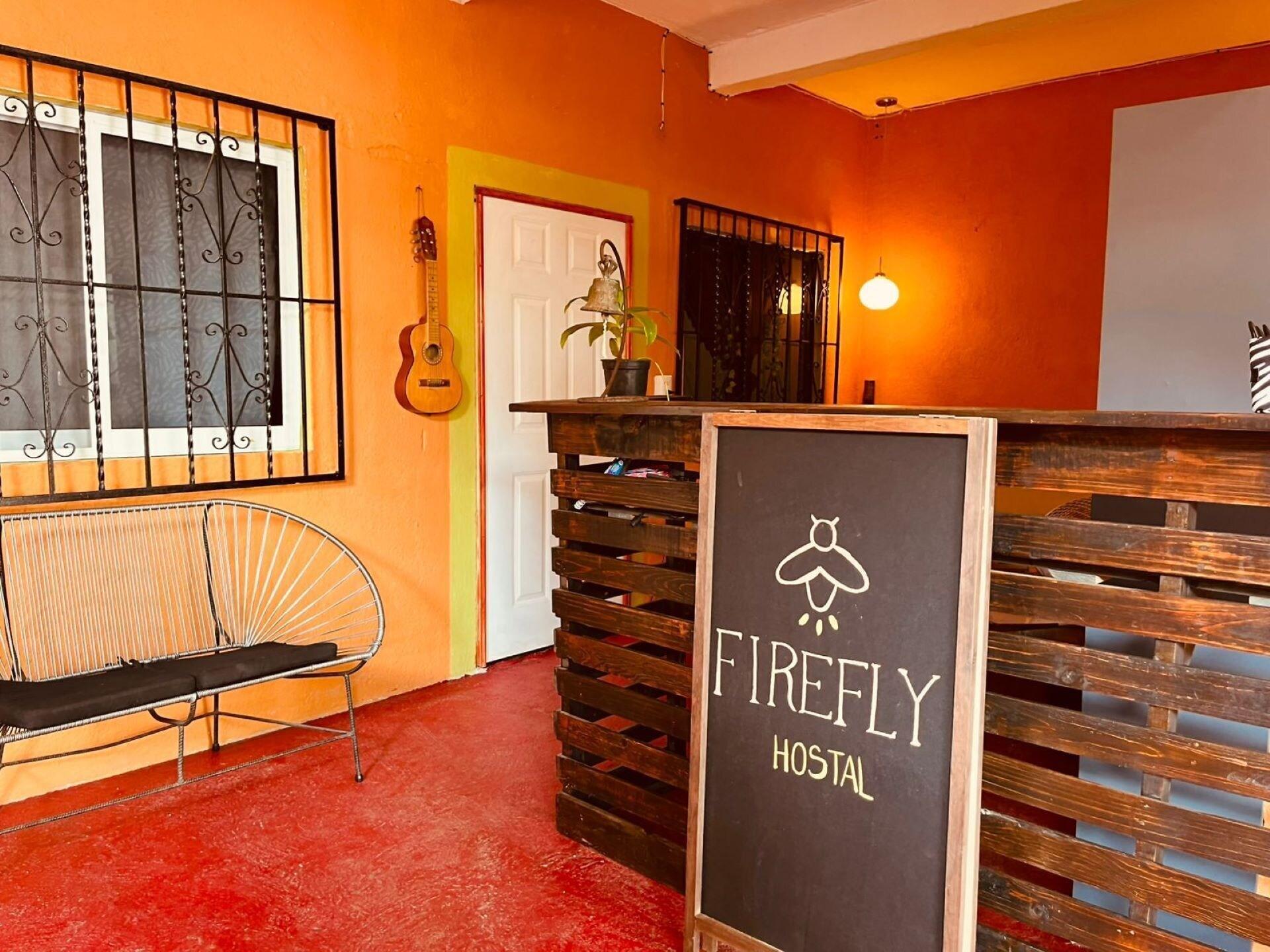 Varios Firefly Hostal