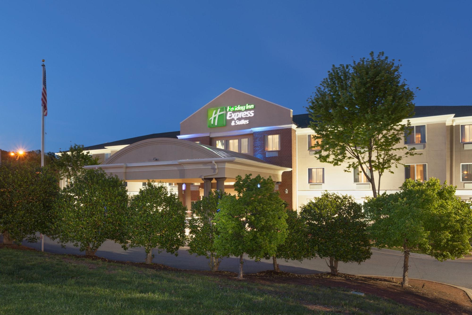 Vista Exterior Holiday Inn Express Hotel & Suites Mebane by IHG