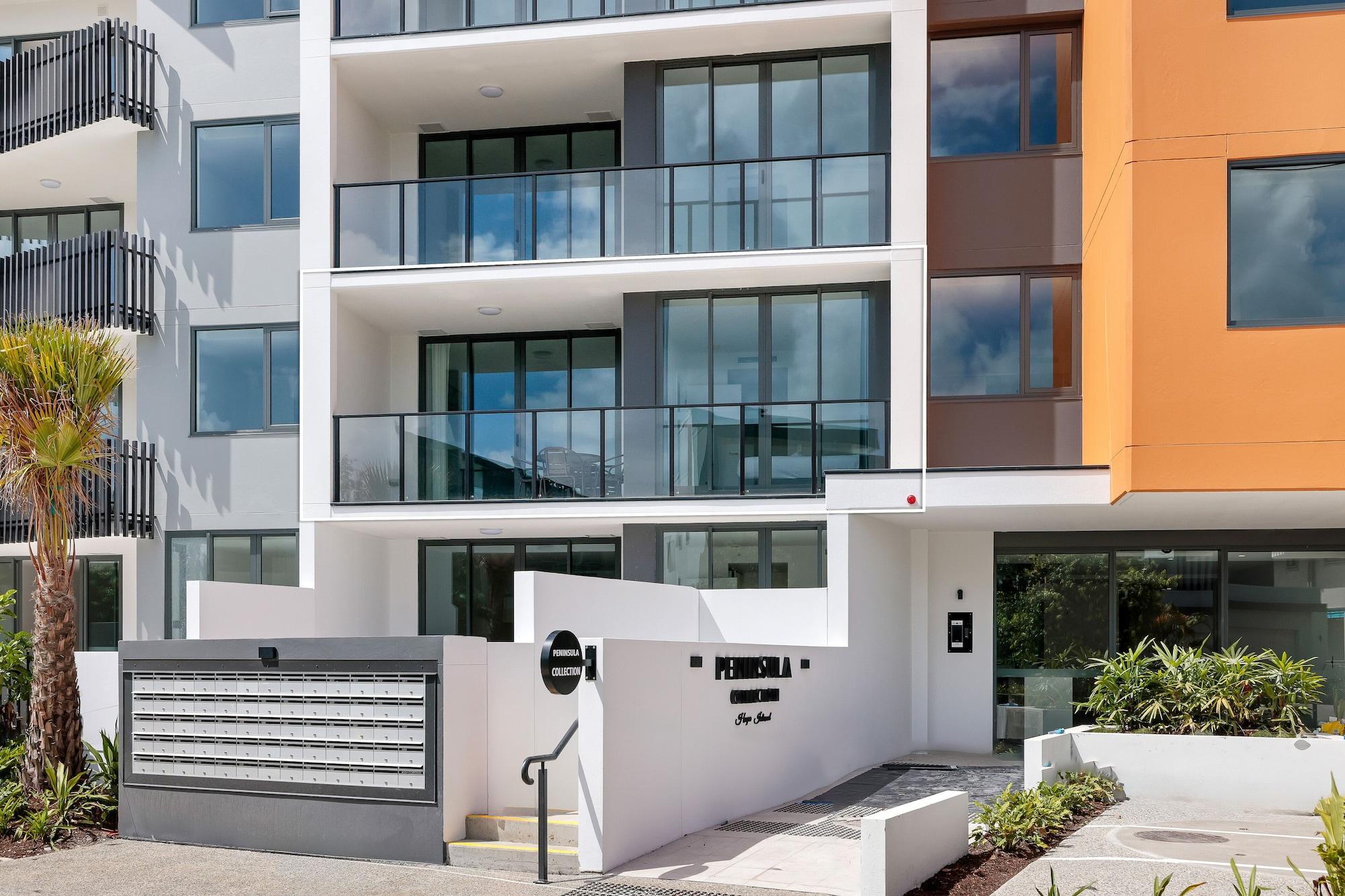 Vista Exterior The Peninsula at Hope Island