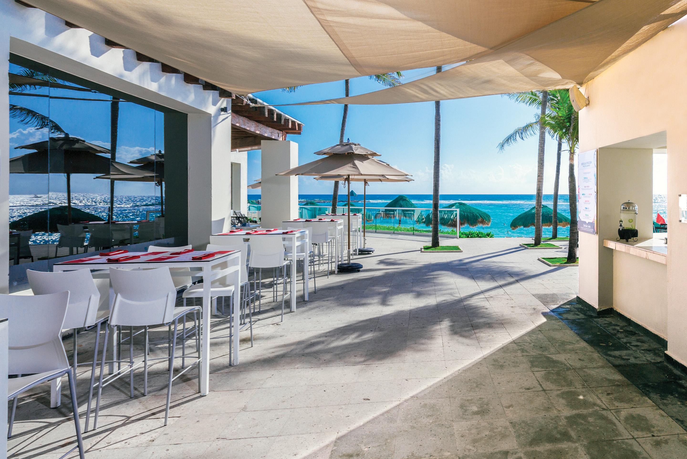 Bar/lounge Sunscape Akumal Beach Resort & Spa