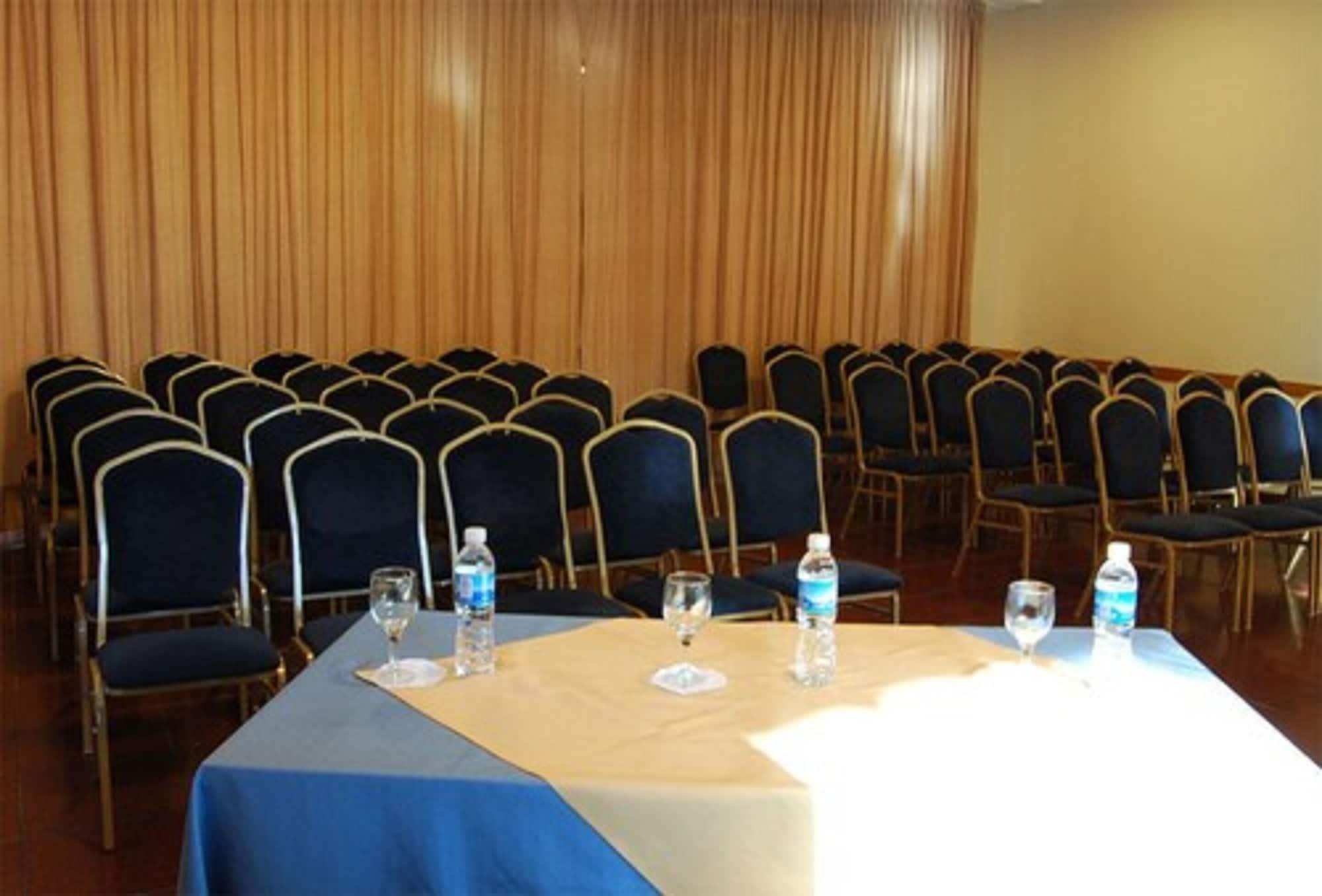 Sala de Reuniones Yaguaron Hotel