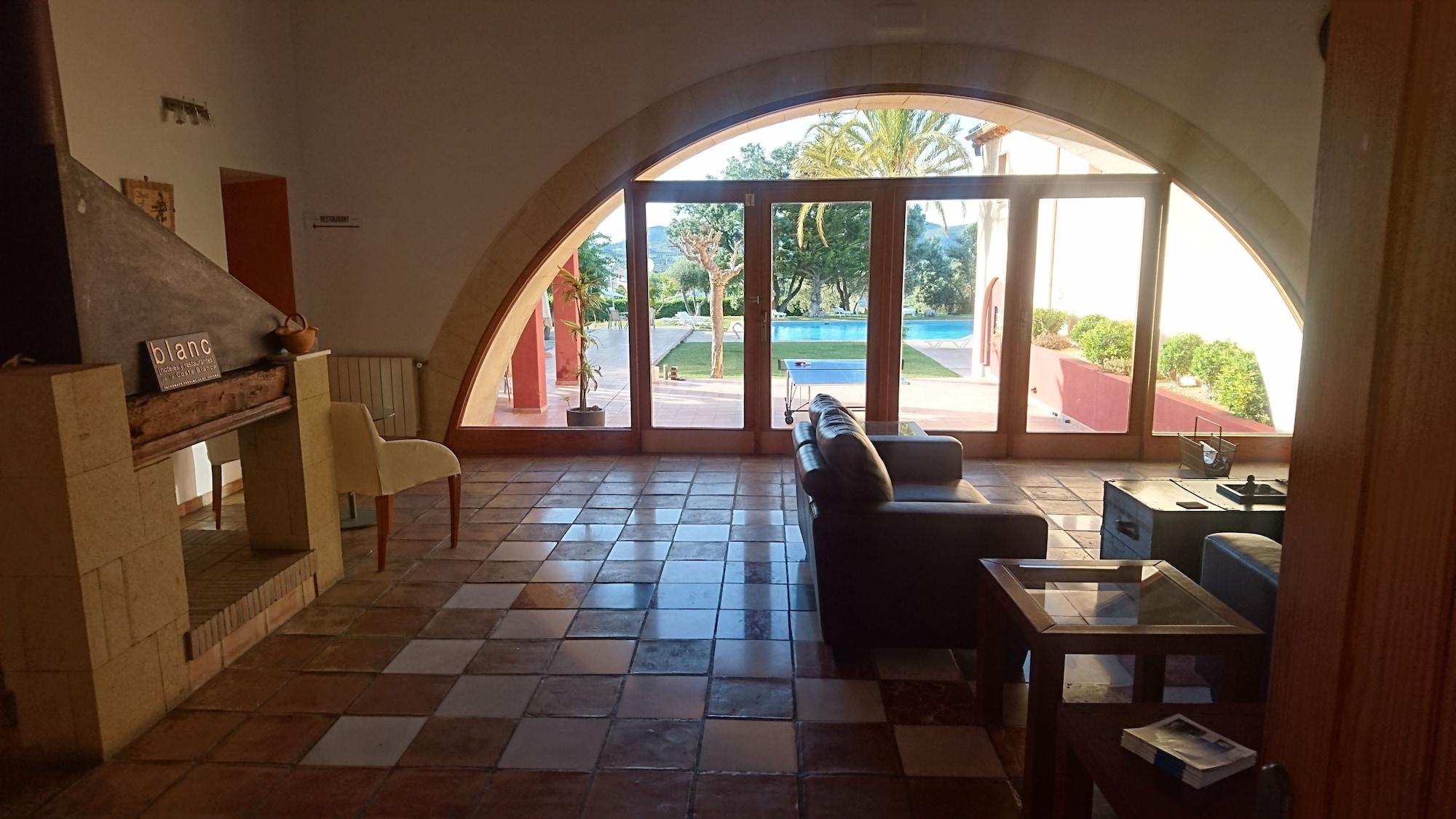 Vista Lobby Fincahotel Cases de Sant Jaume