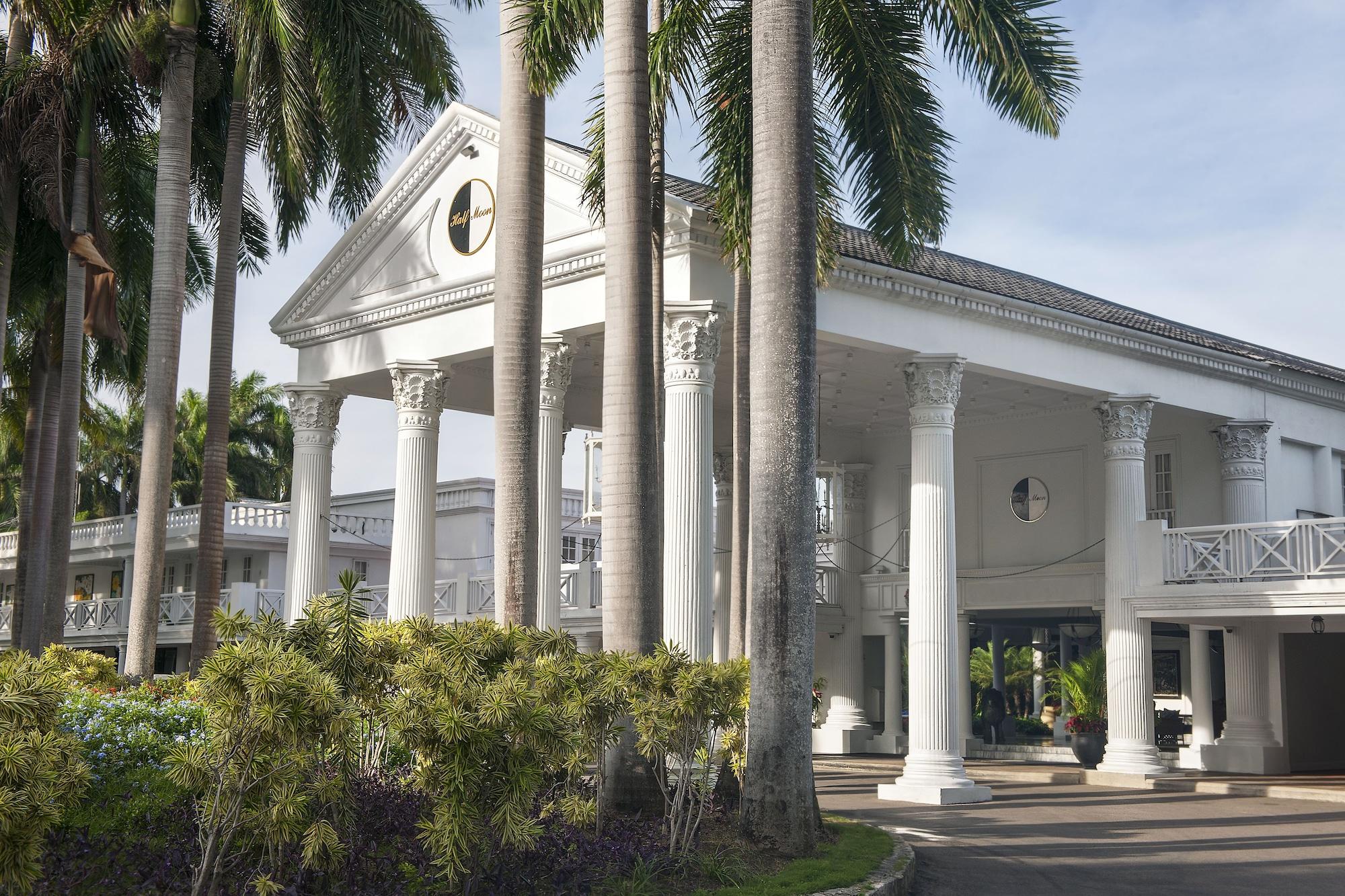 Vista Exterior Rose Hall Villas By Half Moon