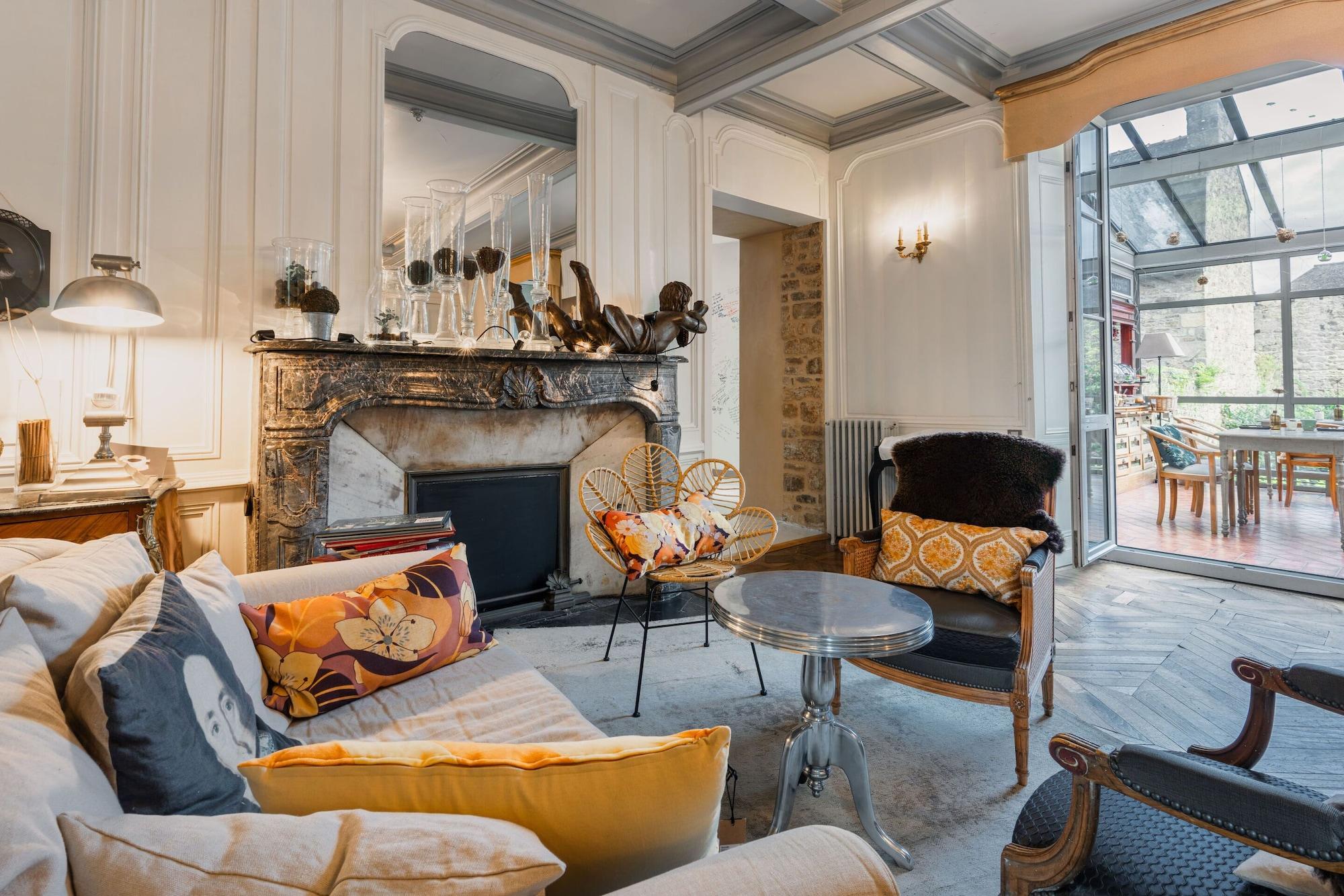 Bar/Salón La Demeure