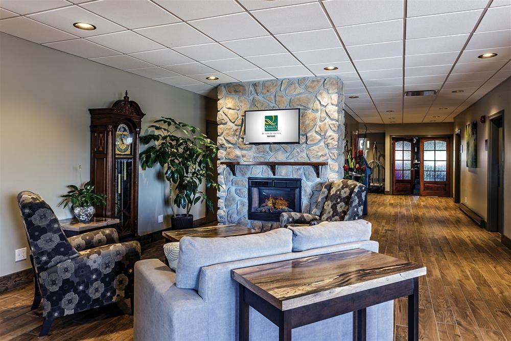 Vista Lobby Quality Inn & Suites