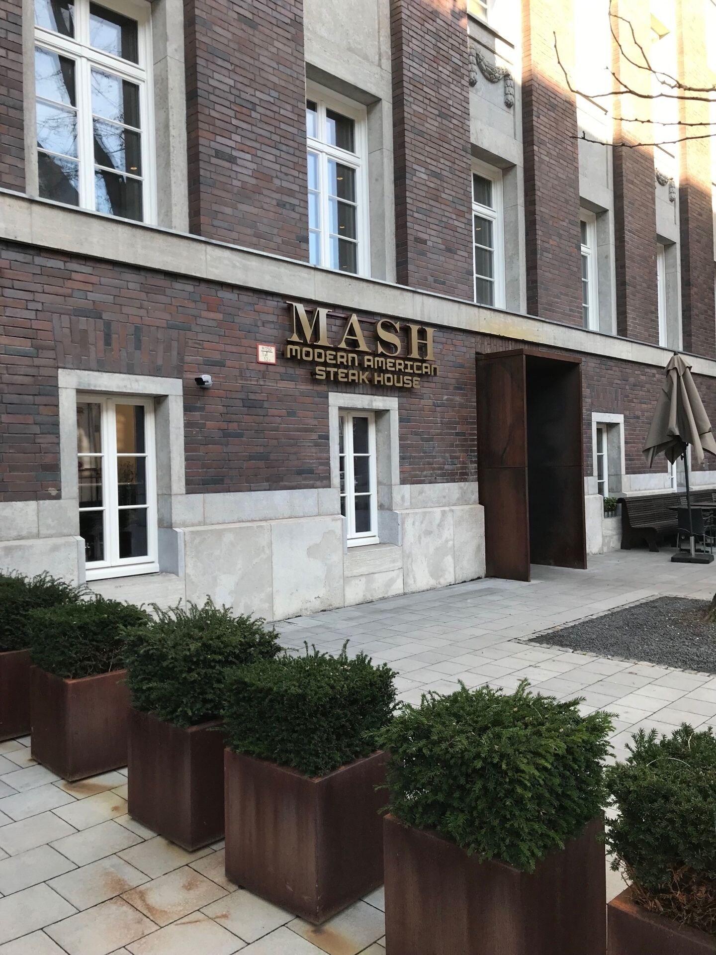 Restaurant Luxury Apartments