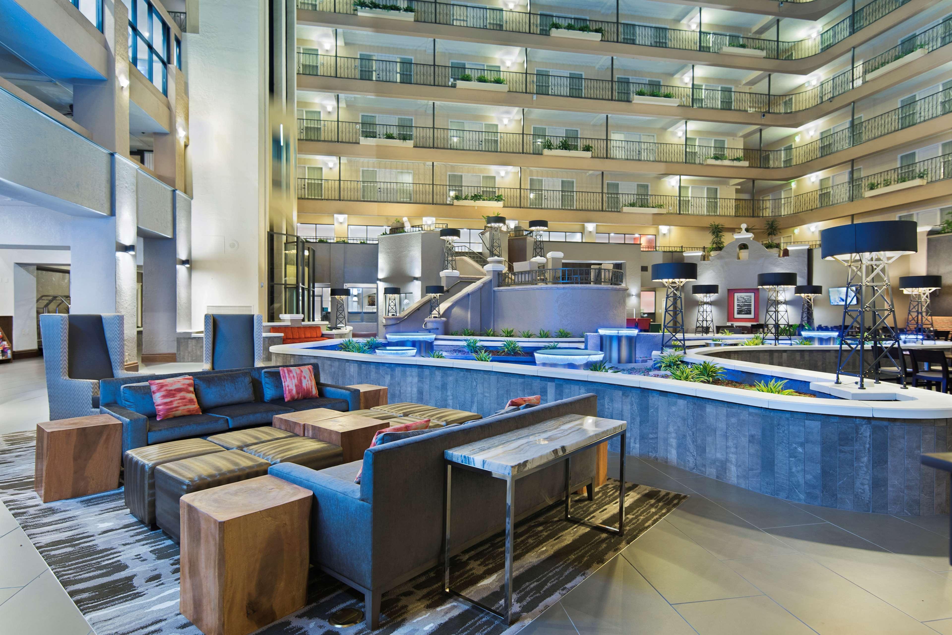 Vista Exterior Embassy Suites by Hilton Los Angeles Downey
