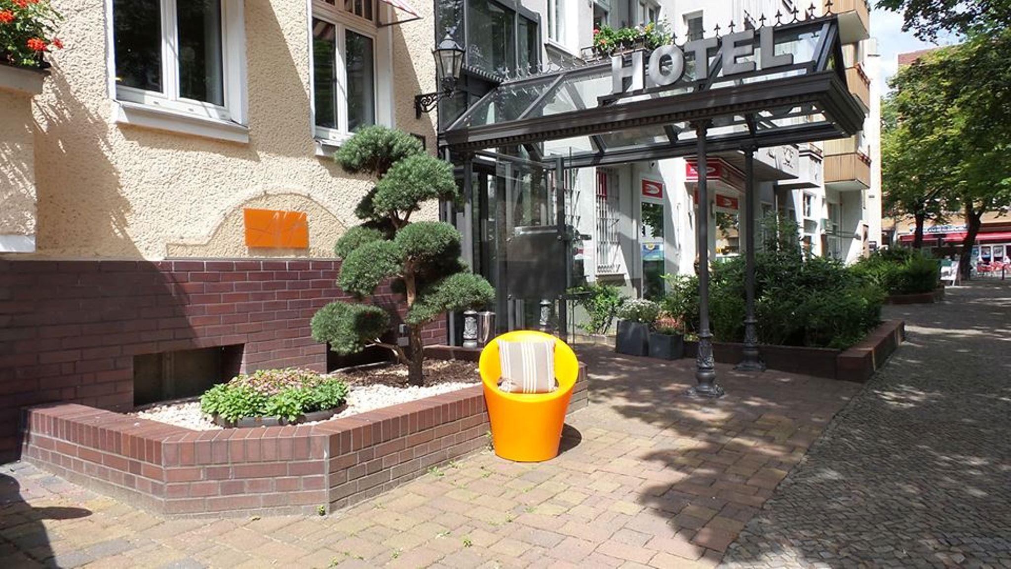 Vista Exterior Hotel Alt Tegel