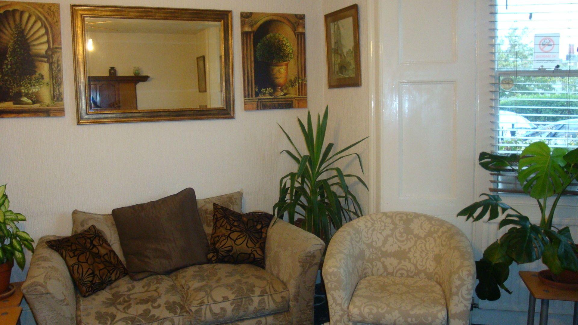 Varios Spencer Court Hotel