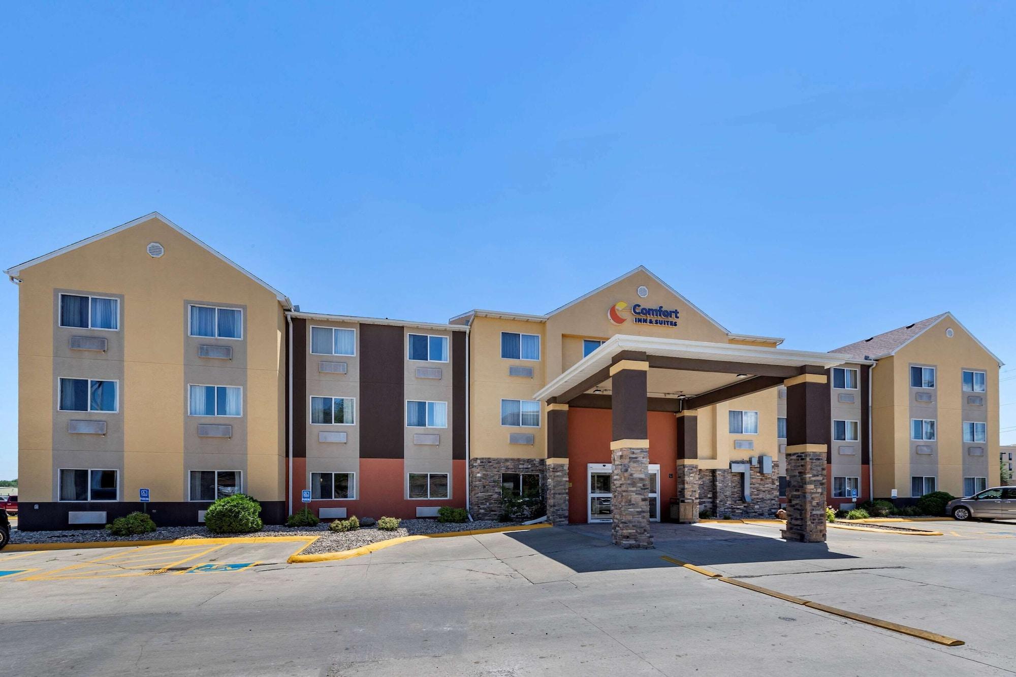 Vista Exterior Comfort Inn & Suites Waterloo - Cedar Falls