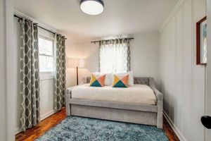 Alquiler Vacacional - Stylish & Comfy Gem: Backyard - Fire Pit - Parking