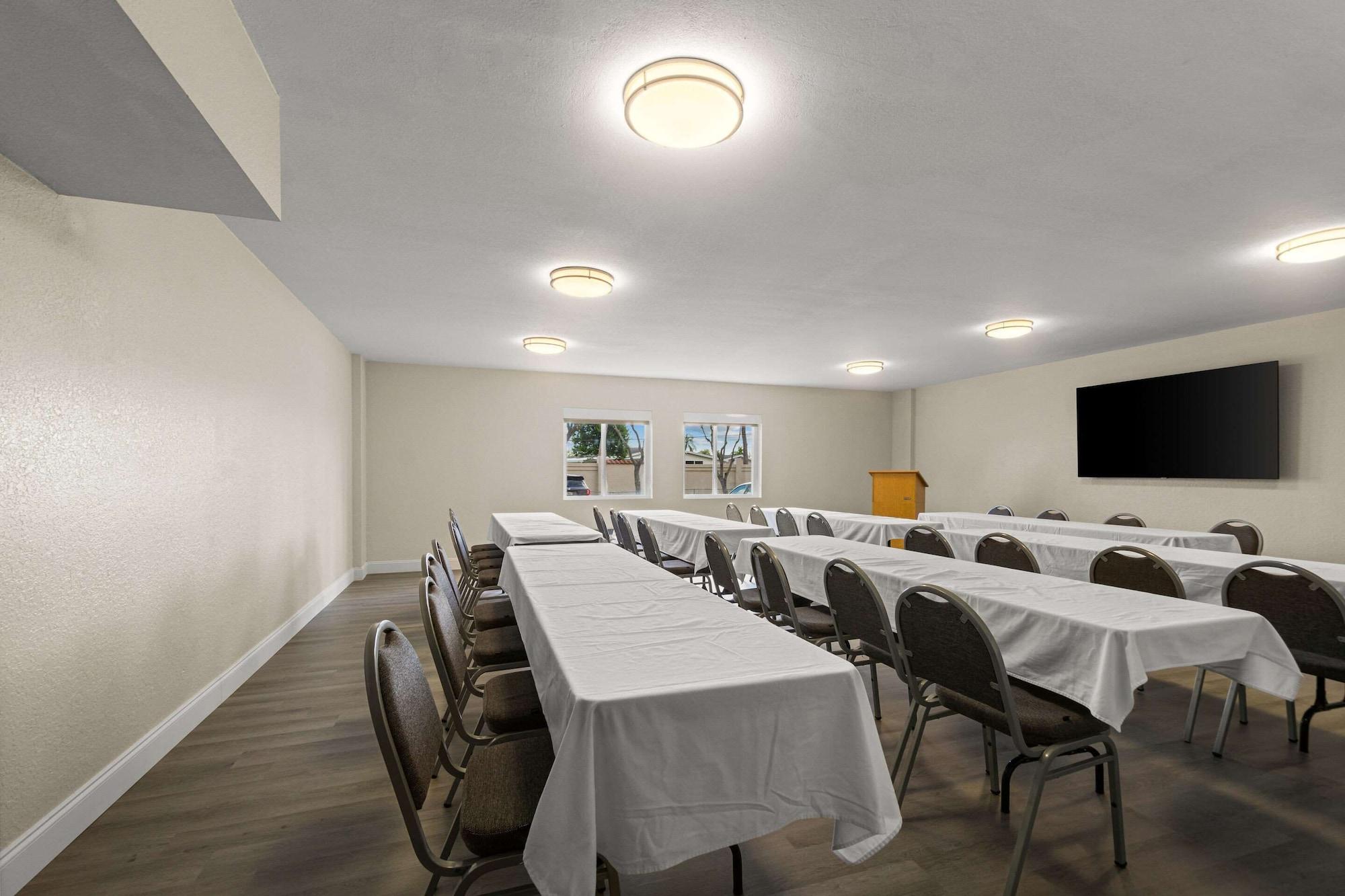 Sala de Reuniones Quality Inn - Near Serenoa Golf Club