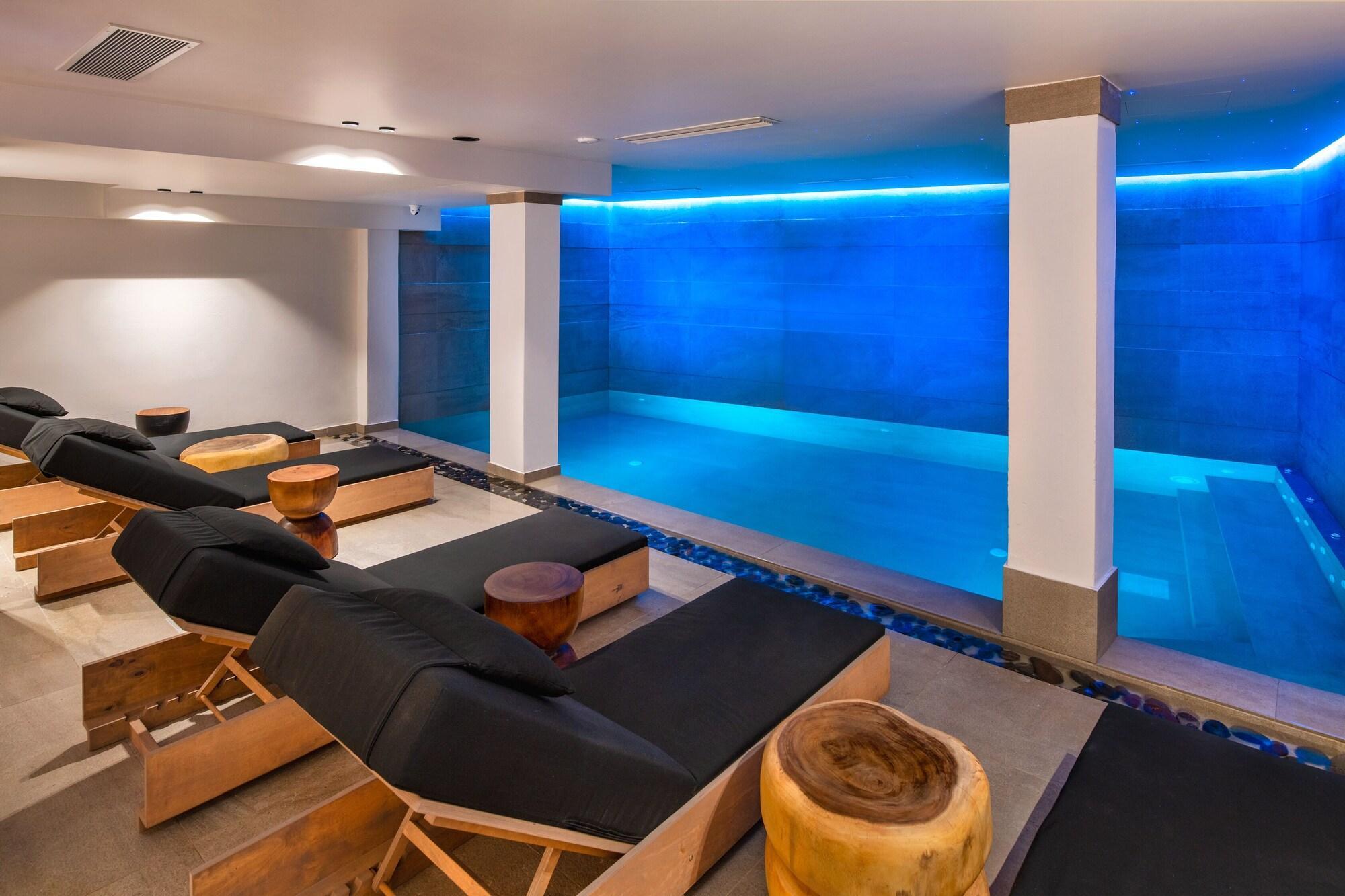 Vista Lobby Uma Ray Suites