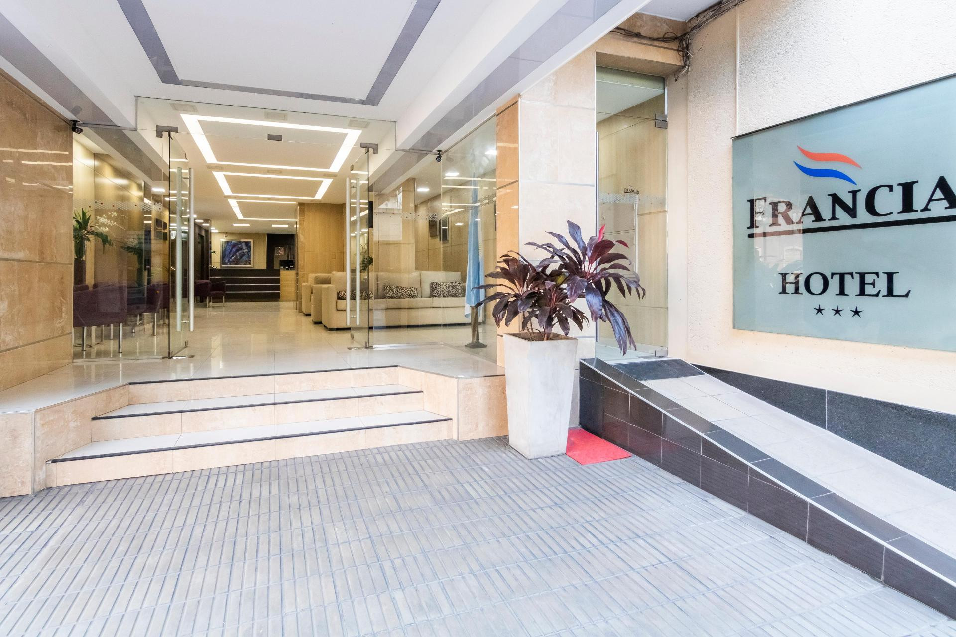Vista Exterior Francia Hotel