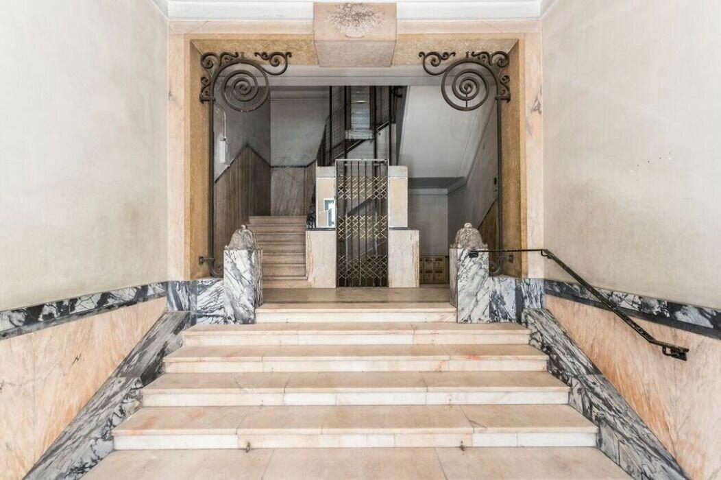 Vista Lobby 6 Clouds