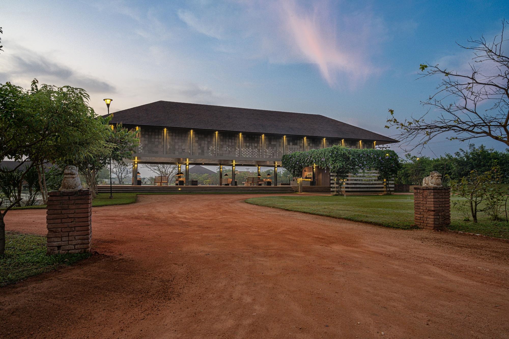 Vista Lobby Water Garden Sigiriya