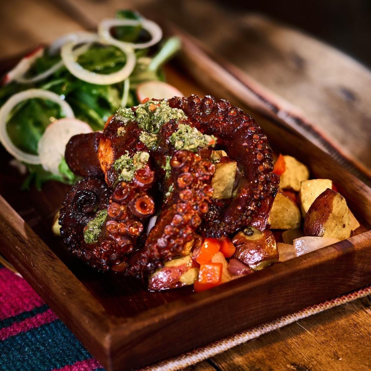 Restaurant tree house lodge