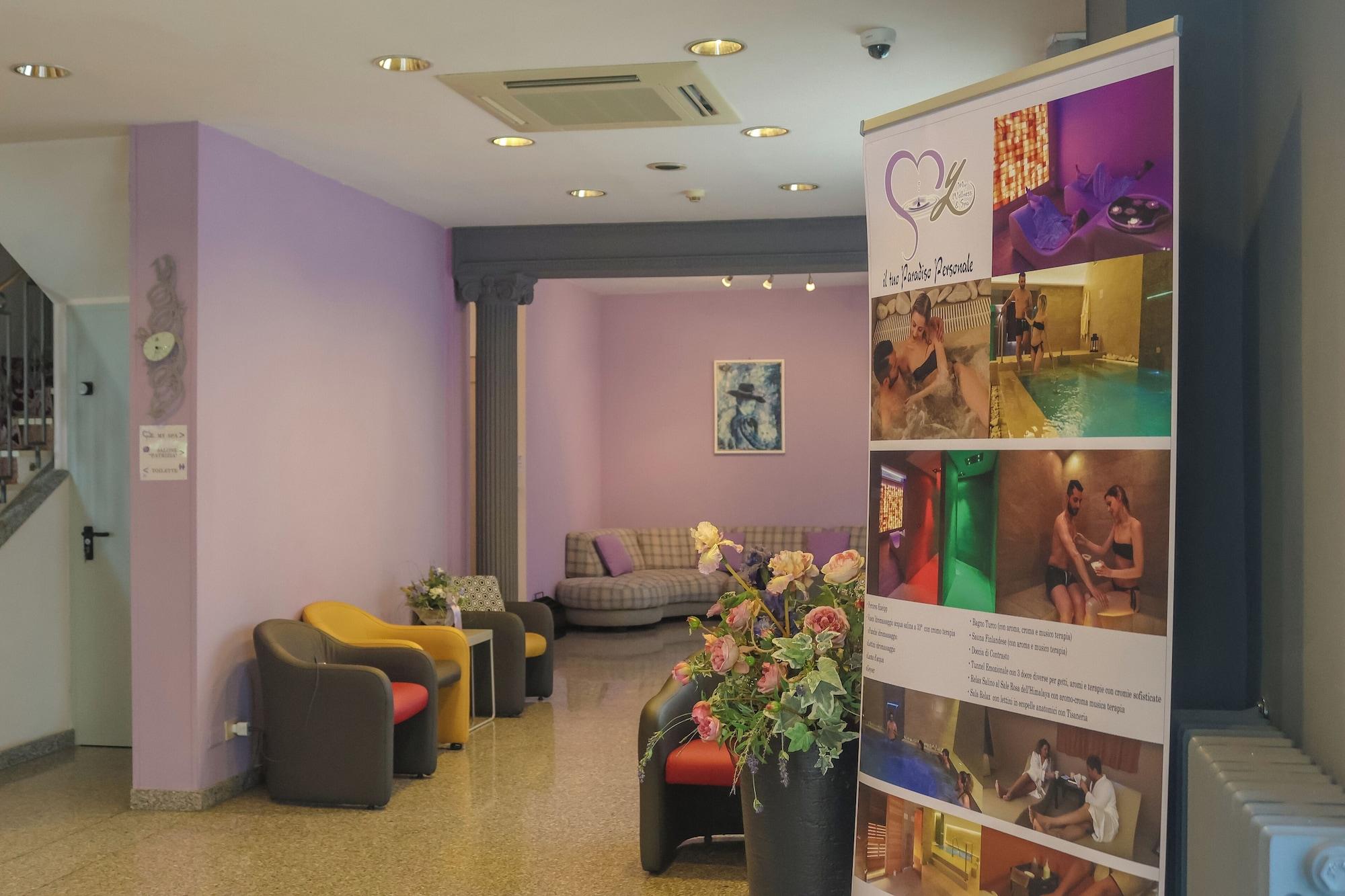 Vista Lobby Lory