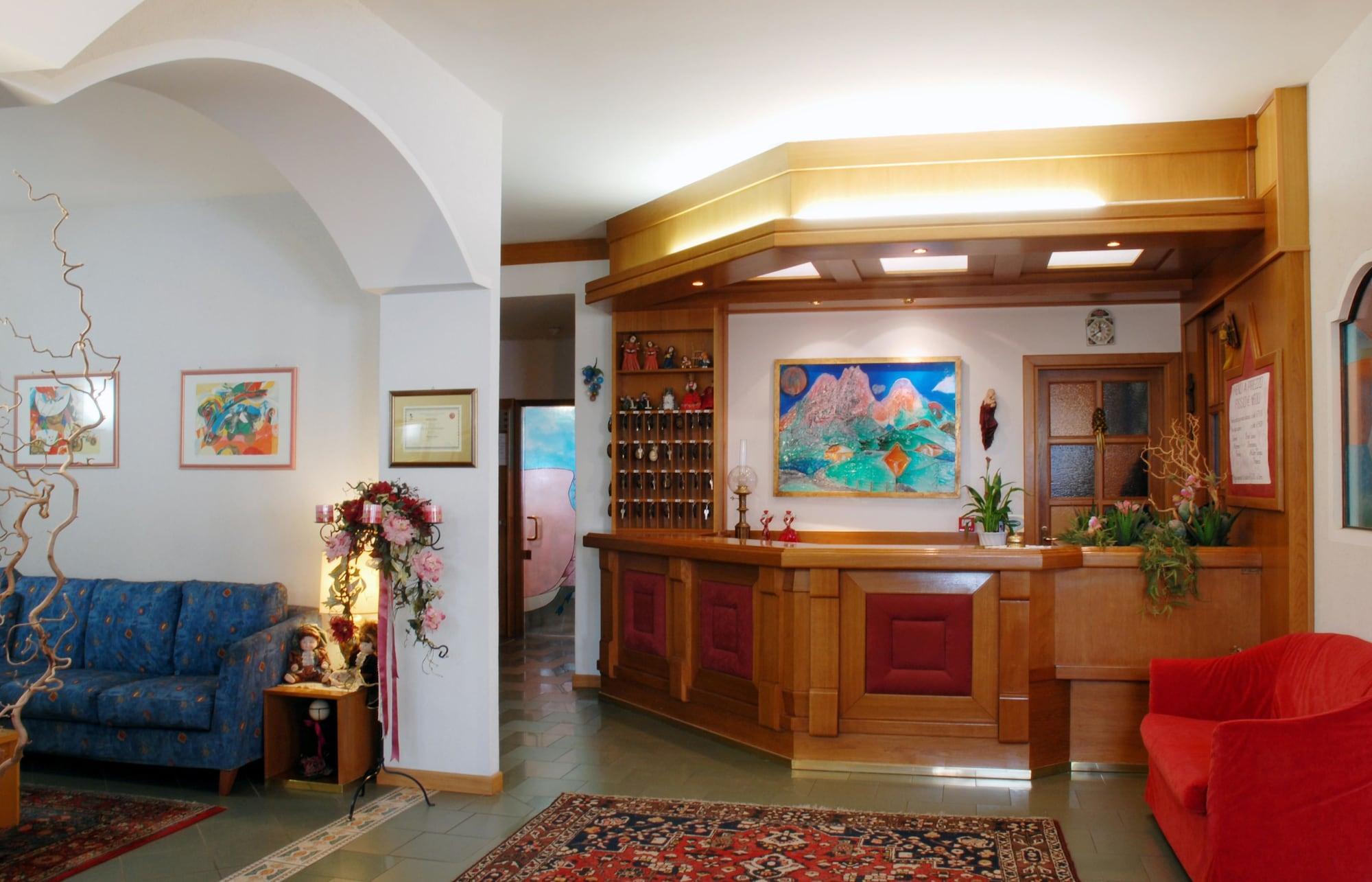 Vista Lobby Albergo Sass Maor